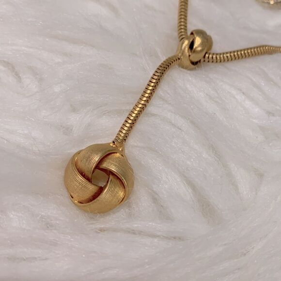 3 pierced earrings +1 necklace goldtone vintage women’s - Picture 3 of 6